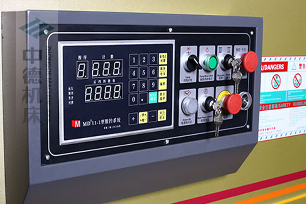 ZDG-640接纳MD11简略单纯数控体系.jpg ZDG-640接纳MD11简略单纯数控体系.jpg